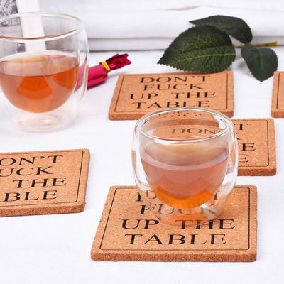 汚れ色のコルクコースター 木製の丸い方形カップマットで優雅さを追加します