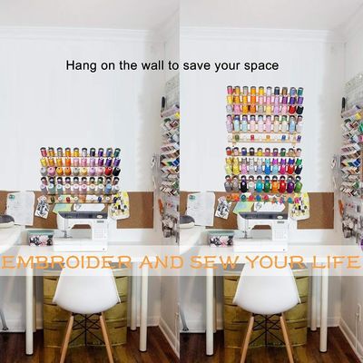 リビングルームで刺身 毛布 縫い糸を組織するための木製糸ラック