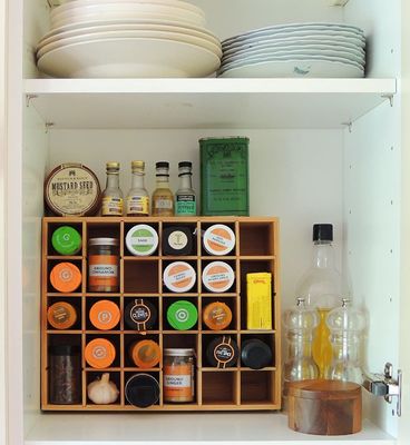 キッチン エッセンシャル バンブー 木製 スピースラック シェードボックスと調整可能な浮き棚