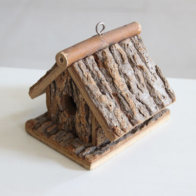 シルク スクリーン で 印刷 さ れ た 木製 の 鳥 の 家 手作 で 環境 に 優しい