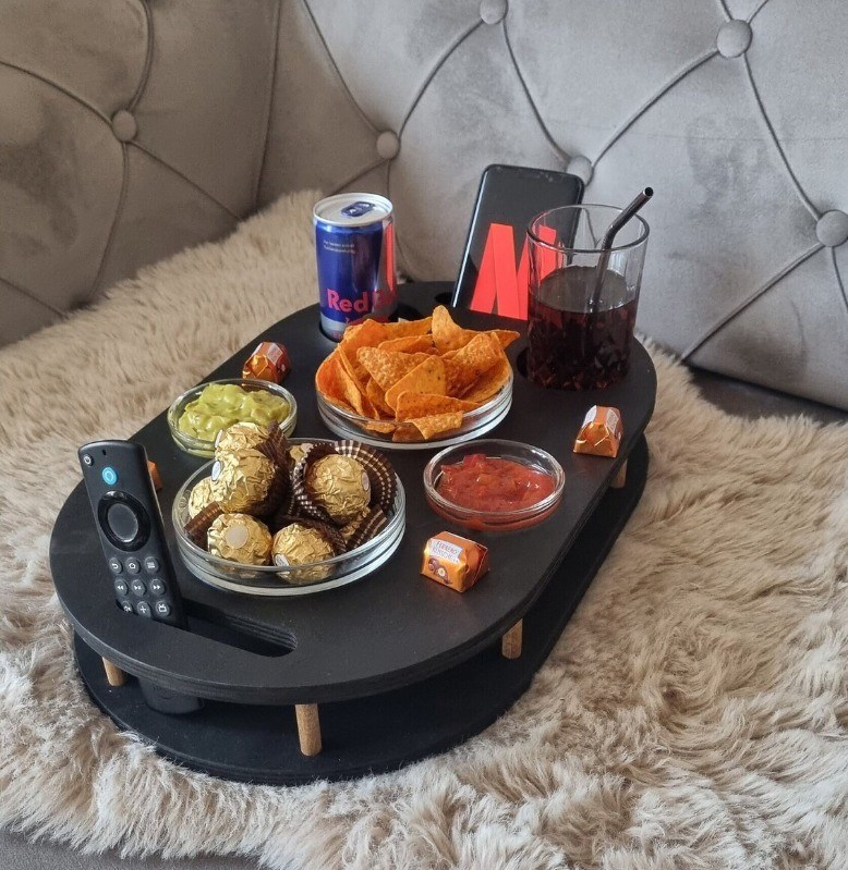 202406 黒いソファーバー 4つのガラスボウル