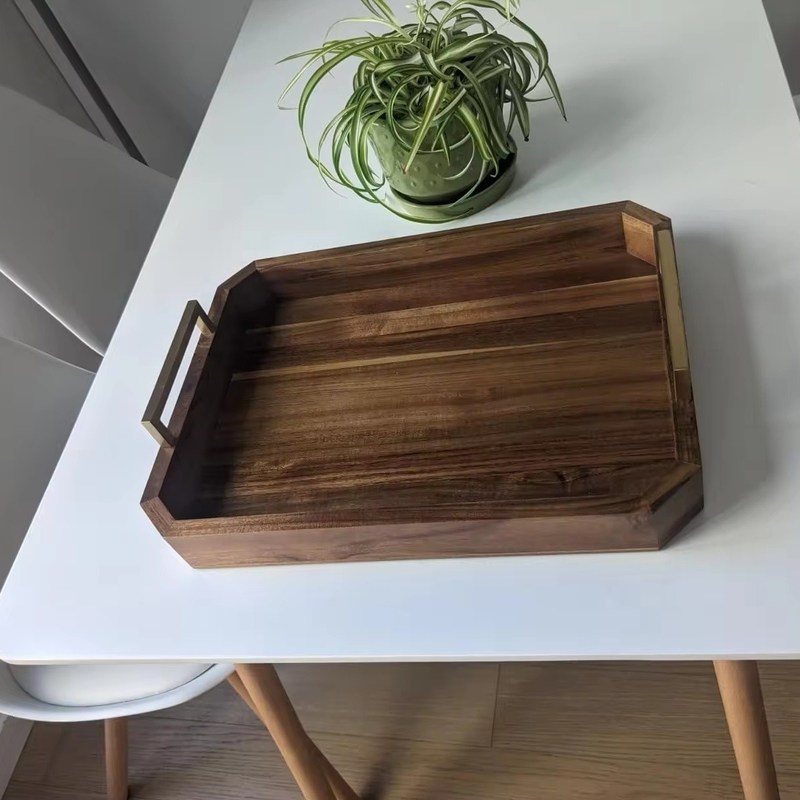 キッチン レストラン 金色磨き金属ハンドル付きの木製の配給トレイ ナッツ