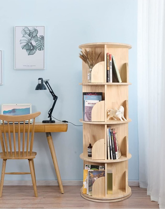 3-5 階児向け回転式本棚 白いリビングの本棚