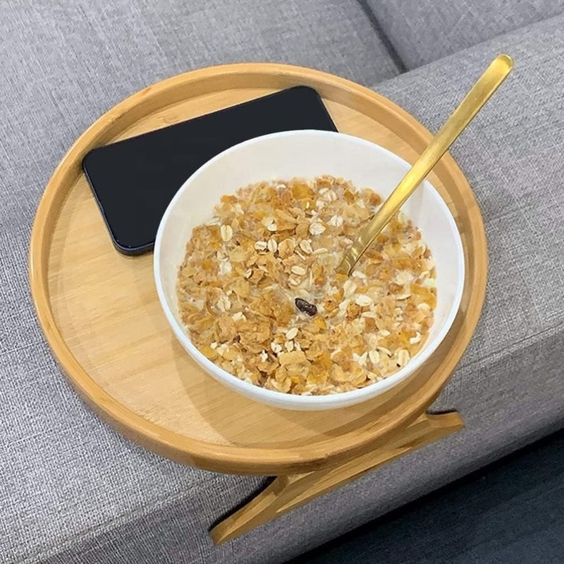 オーダーメイド 天然の竹ソファ サイドテーブル 折りたたみられるアームレスト クリップオン ソファ トレイ OEM ODM